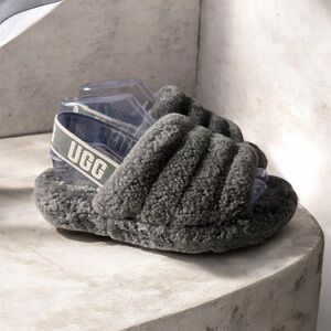 UGG Women’s Gray Fluffy Slippers great condition size 7